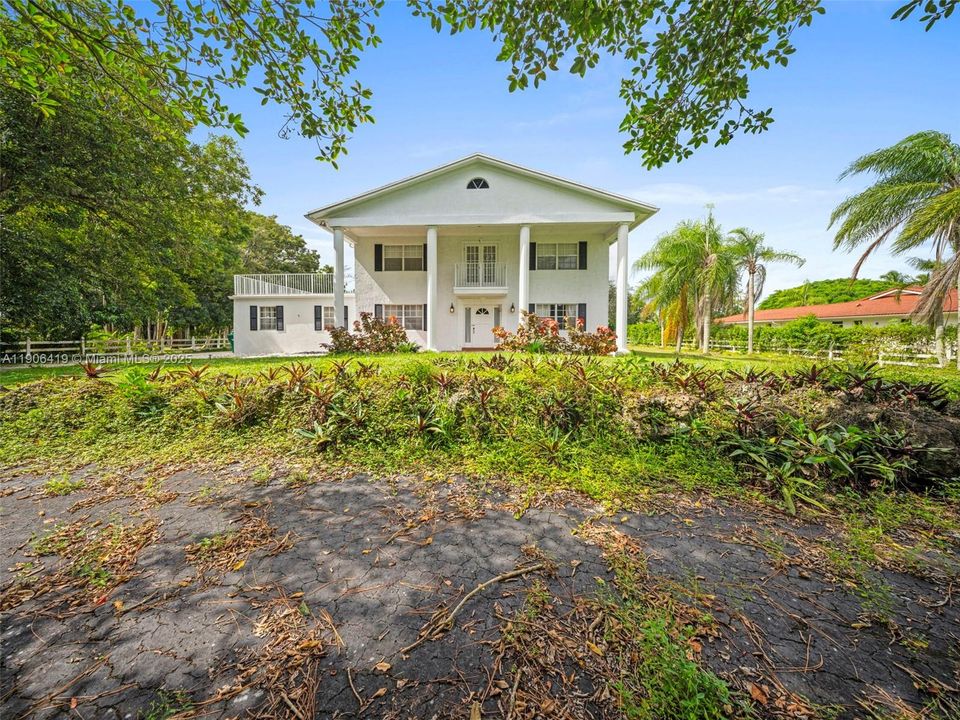 En Venta: $1,620,000 (3 camas, 3 baños, 2380 Pies cuadrados)