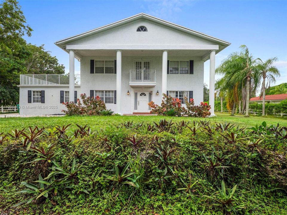 En Venta: $1,620,000 (3 camas, 3 baños, 2380 Pies cuadrados)