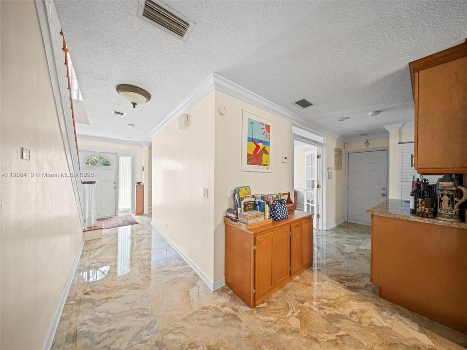 En Venta: $1,620,000 (3 camas, 3 baños, 2380 Pies cuadrados)