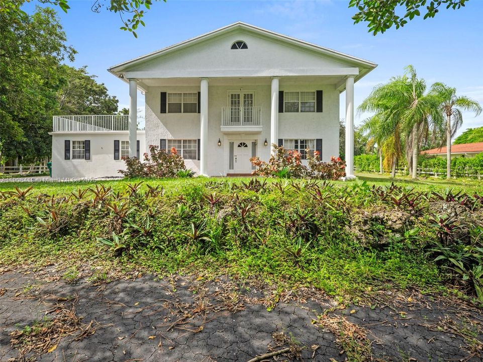 En Venta: $1,620,000 (3 camas, 3 baños, 2380 Pies cuadrados)