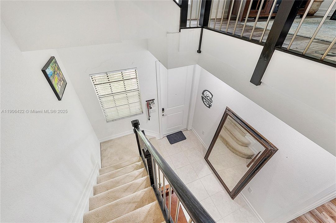 出租: $3,550 (3 贝兹, 3 浴室, 1985 平方英尺)