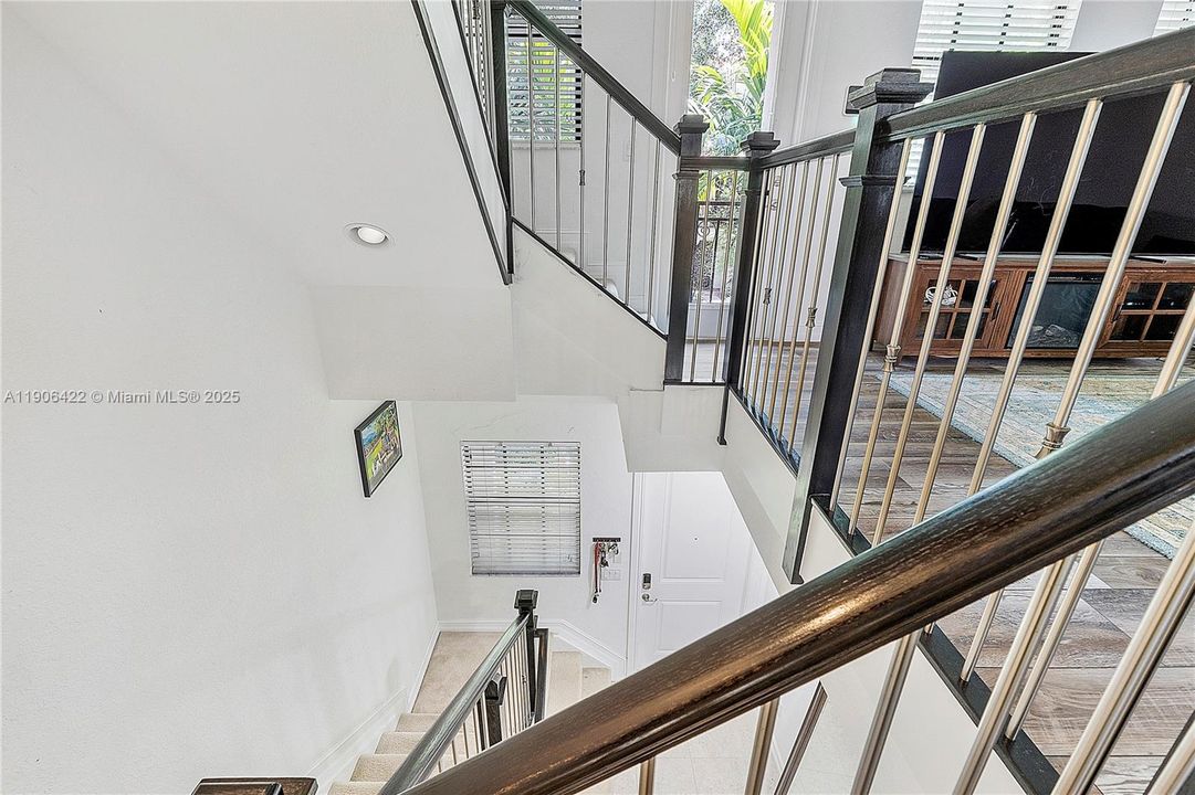 出租: $3,550 (3 贝兹, 3 浴室, 1985 平方英尺)