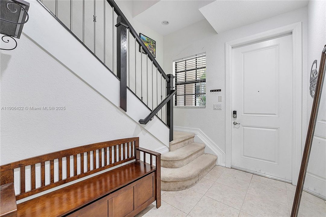 出租: $3,550 (3 贝兹, 3 浴室, 1985 平方英尺)