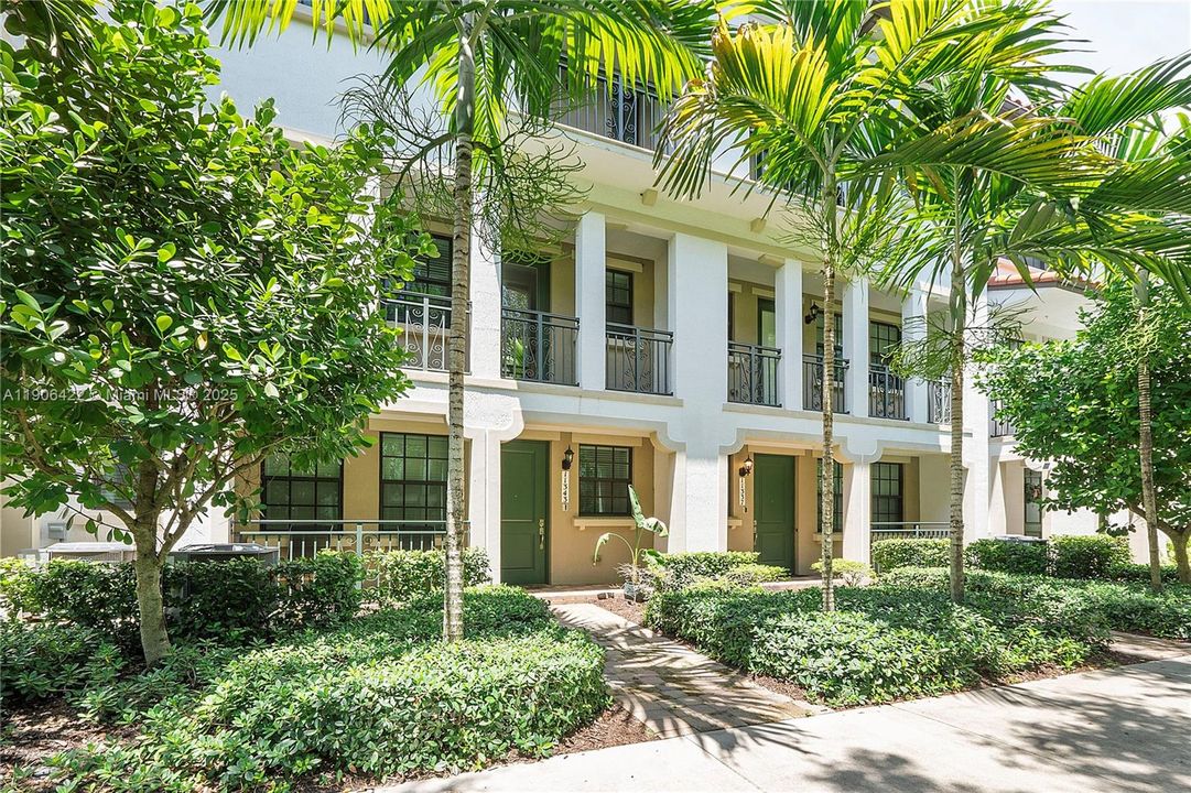 出租: $3,550 (3 贝兹, 3 浴室, 1985 平方英尺)