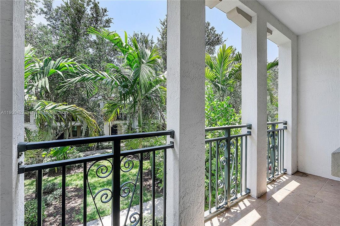 出租: $3,550 (3 贝兹, 3 浴室, 1985 平方英尺)