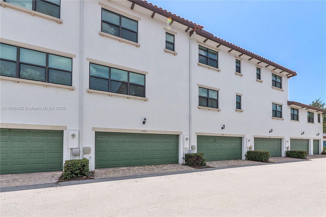 出租: $3,550 (3 贝兹, 3 浴室, 1985 平方英尺)