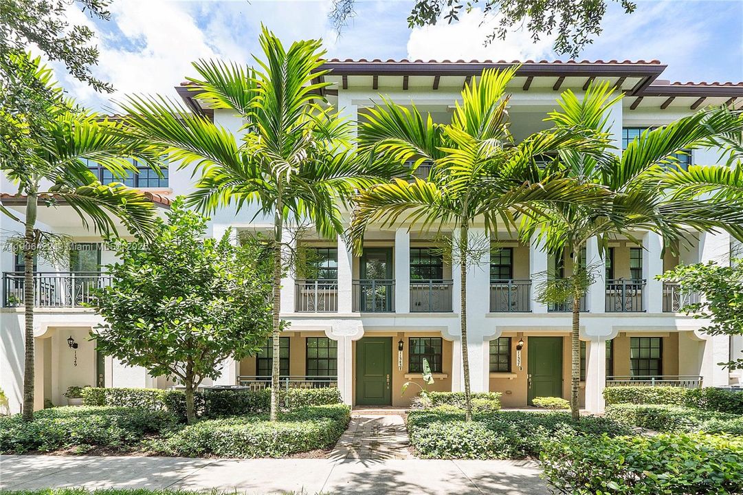 出租: $3,550 (3 贝兹, 3 浴室, 1985 平方英尺)