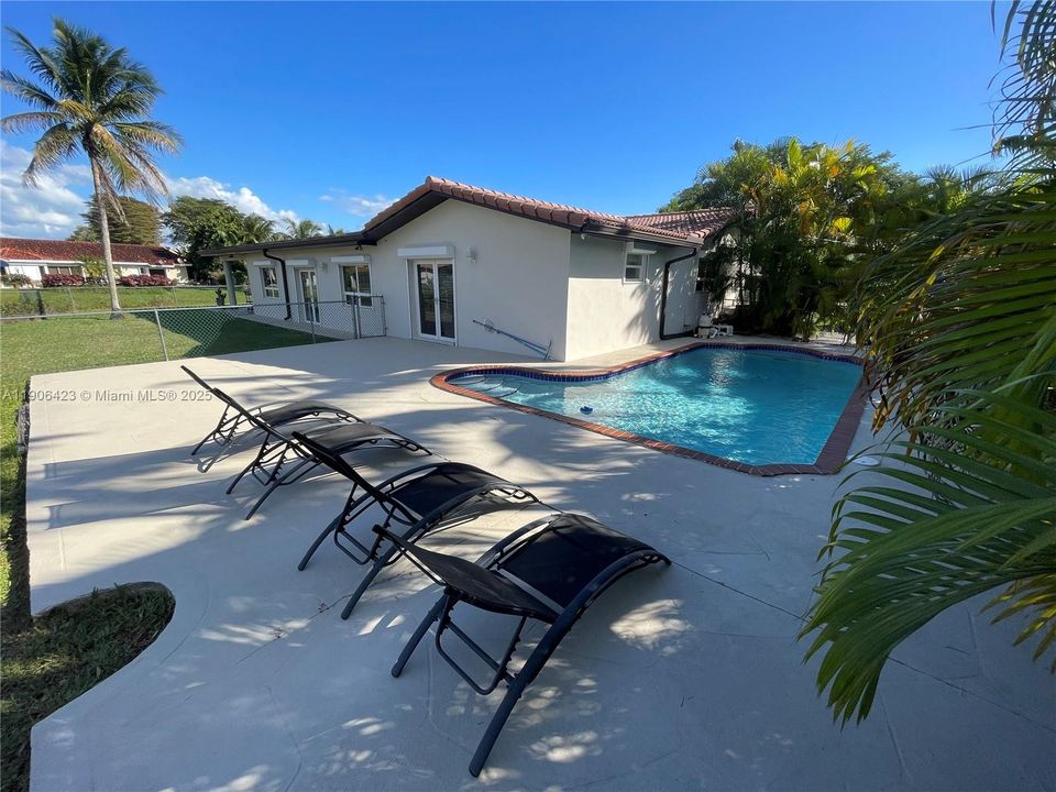 На продажу: $1,599,999 (4 спален, 2 ванн, 2920 Квадратных фут)