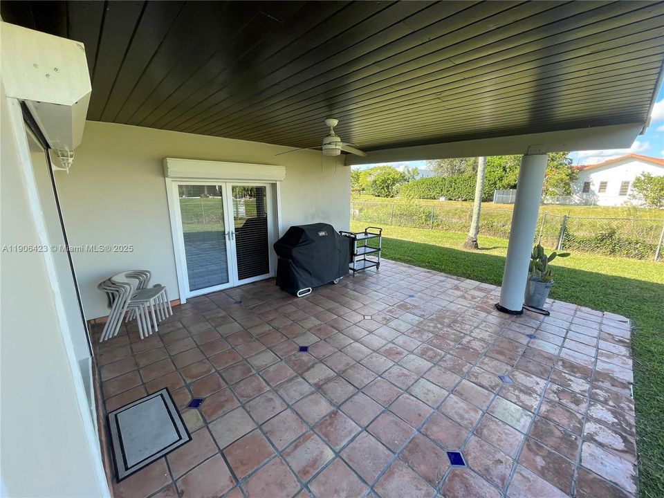 На продажу: $1,599,999 (4 спален, 2 ванн, 2920 Квадратных фут)