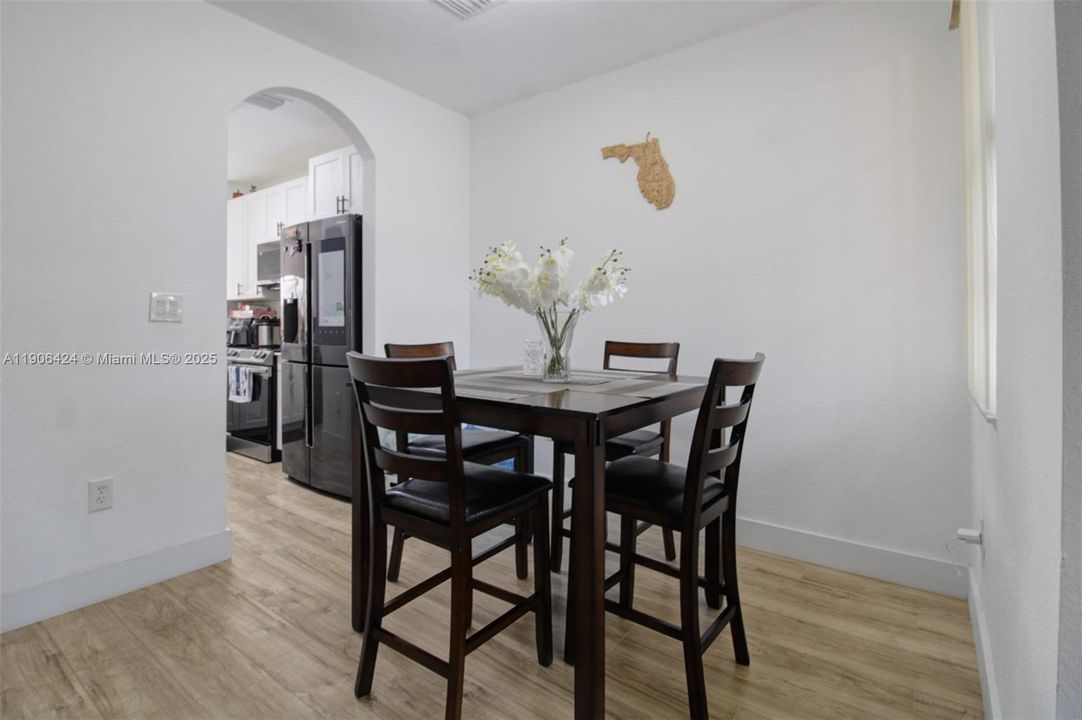 For Sale: $272,000 (3 beds, 2 baths, 1169 Square Feet)