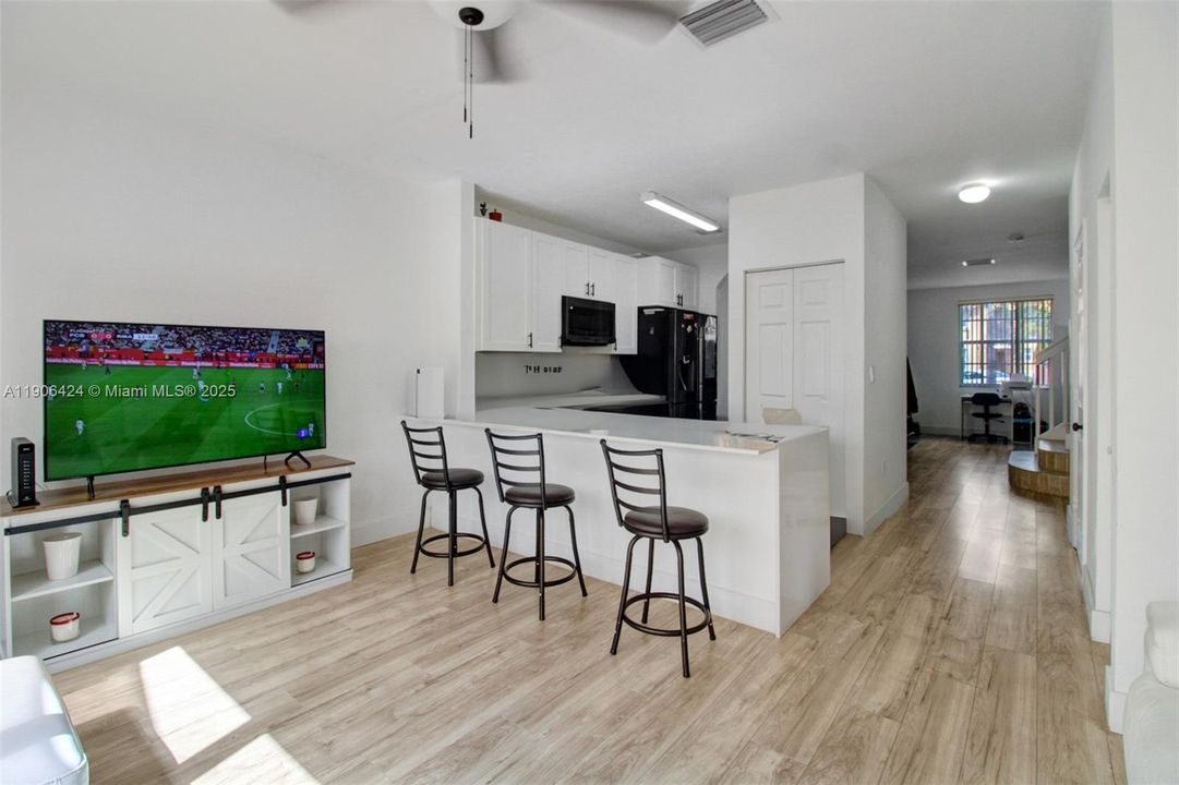 For Sale: $272,000 (3 beds, 2 baths, 1169 Square Feet)