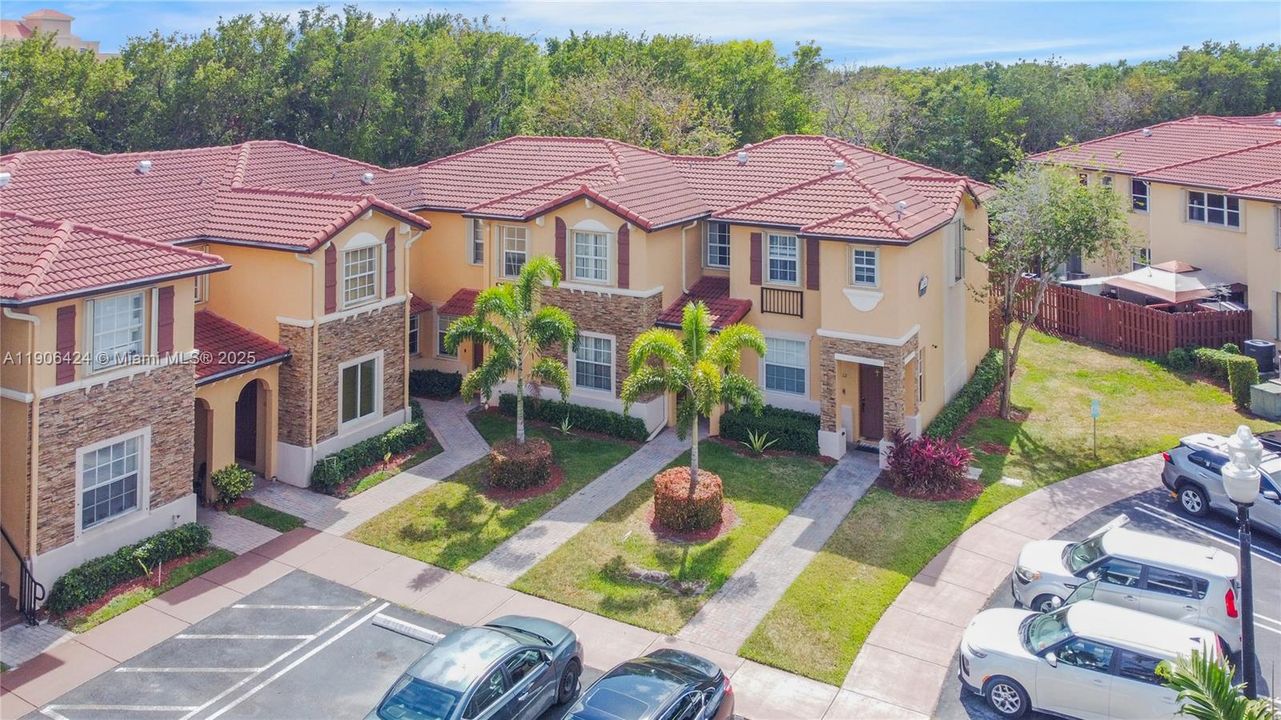 For Sale: $272,000 (3 beds, 2 baths, 1169 Square Feet)