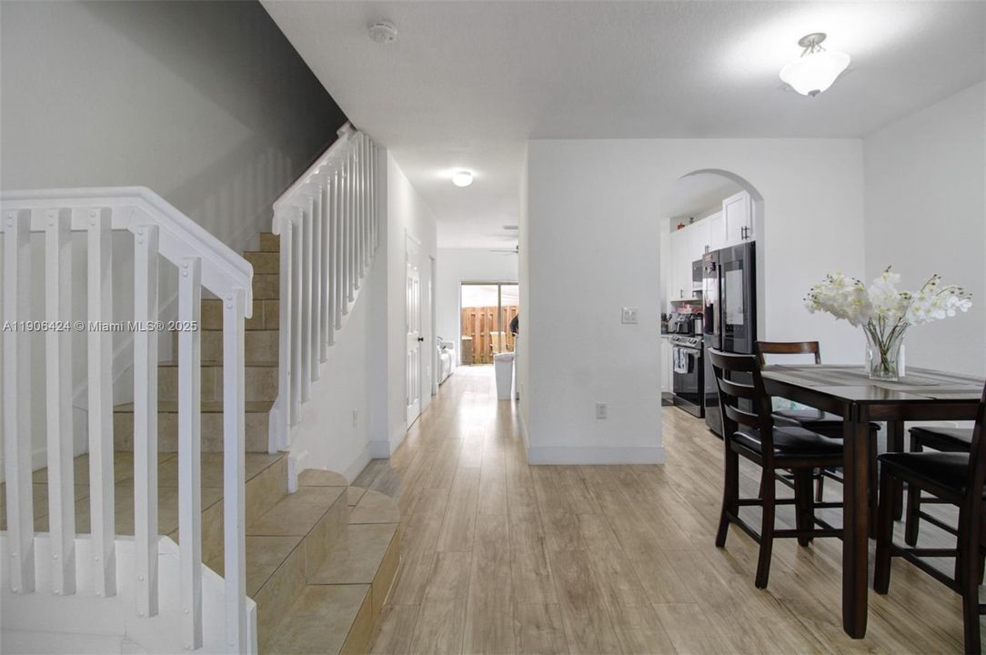 For Sale: $272,000 (3 beds, 2 baths, 1169 Square Feet)