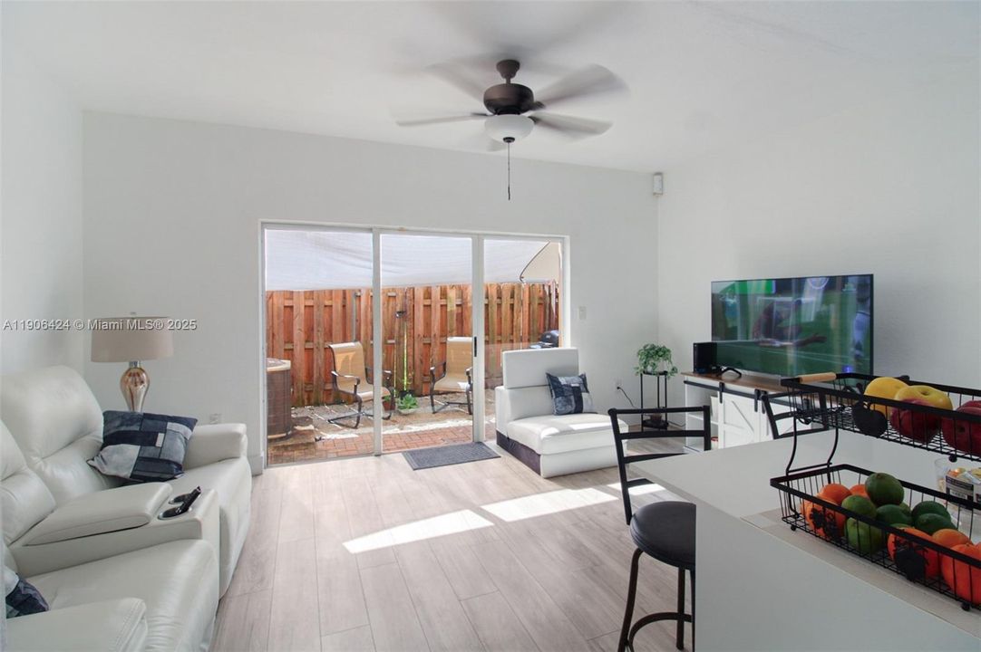 For Sale: $272,000 (3 beds, 2 baths, 1169 Square Feet)