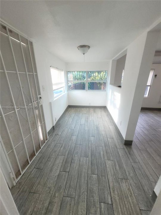 For Rent: $2,700 (3 beds, 1 baths, 938 Square Feet)