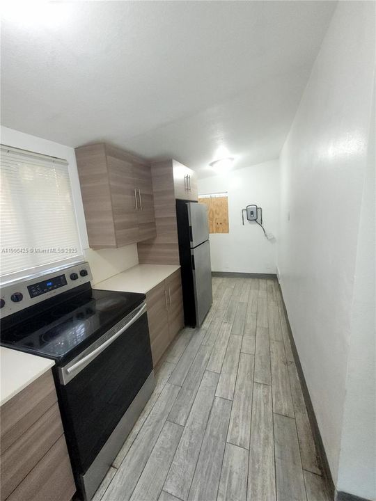 For Rent: $2,700 (3 beds, 1 baths, 938 Square Feet)