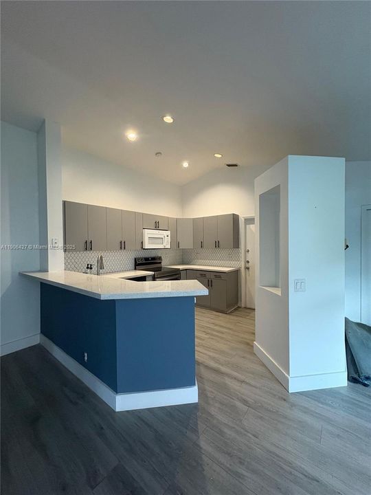 For Rent: $3,750 (3 beds, 2 baths, 1353 Square Feet)