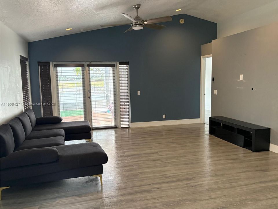 For Rent: $3,750 (3 beds, 2 baths, 1353 Square Feet)