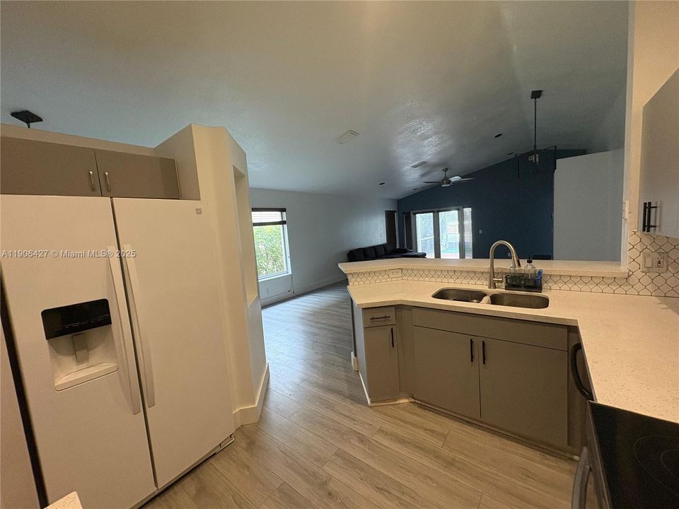 For Rent: $3,750 (3 beds, 2 baths, 1353 Square Feet)