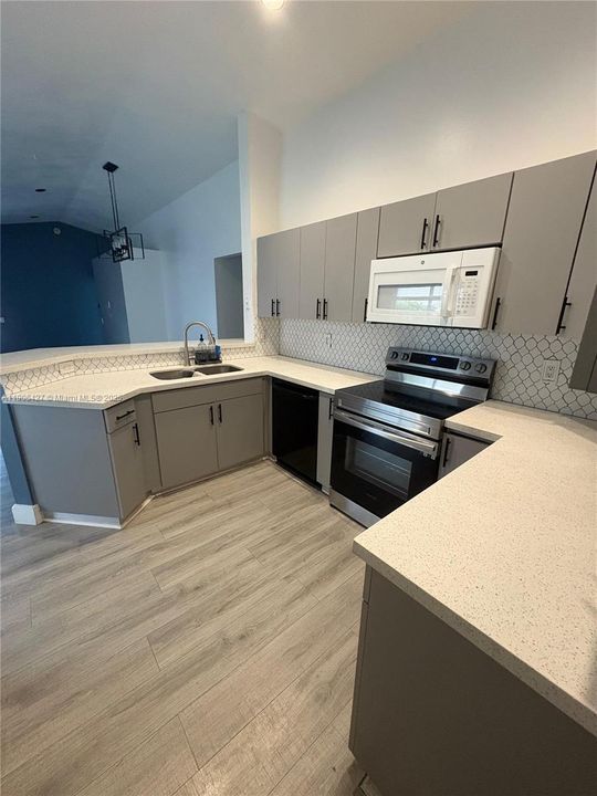 For Rent: $3,750 (3 beds, 2 baths, 1353 Square Feet)