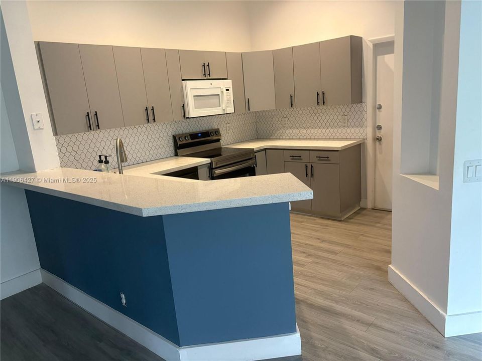 For Rent: $3,750 (3 beds, 2 baths, 1353 Square Feet)