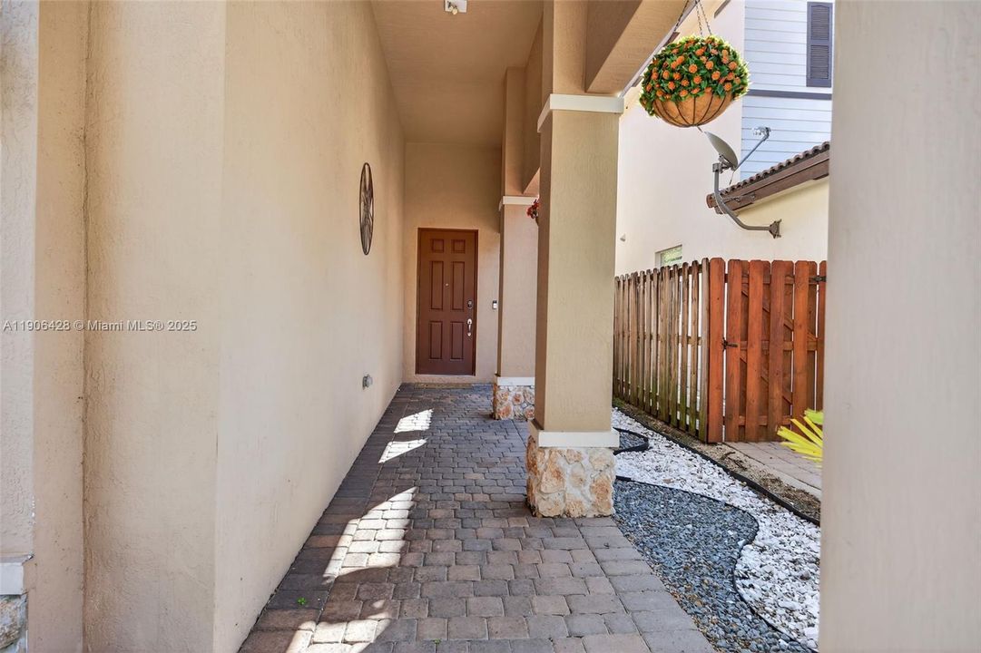 出租: $3,000 (3 贝兹, 2 浴室, 2450 平方英尺)