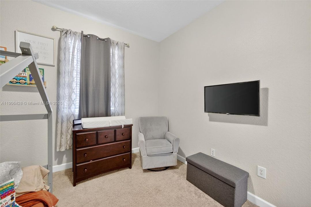 出租: $3,000 (3 贝兹, 2 浴室, 2450 平方英尺)