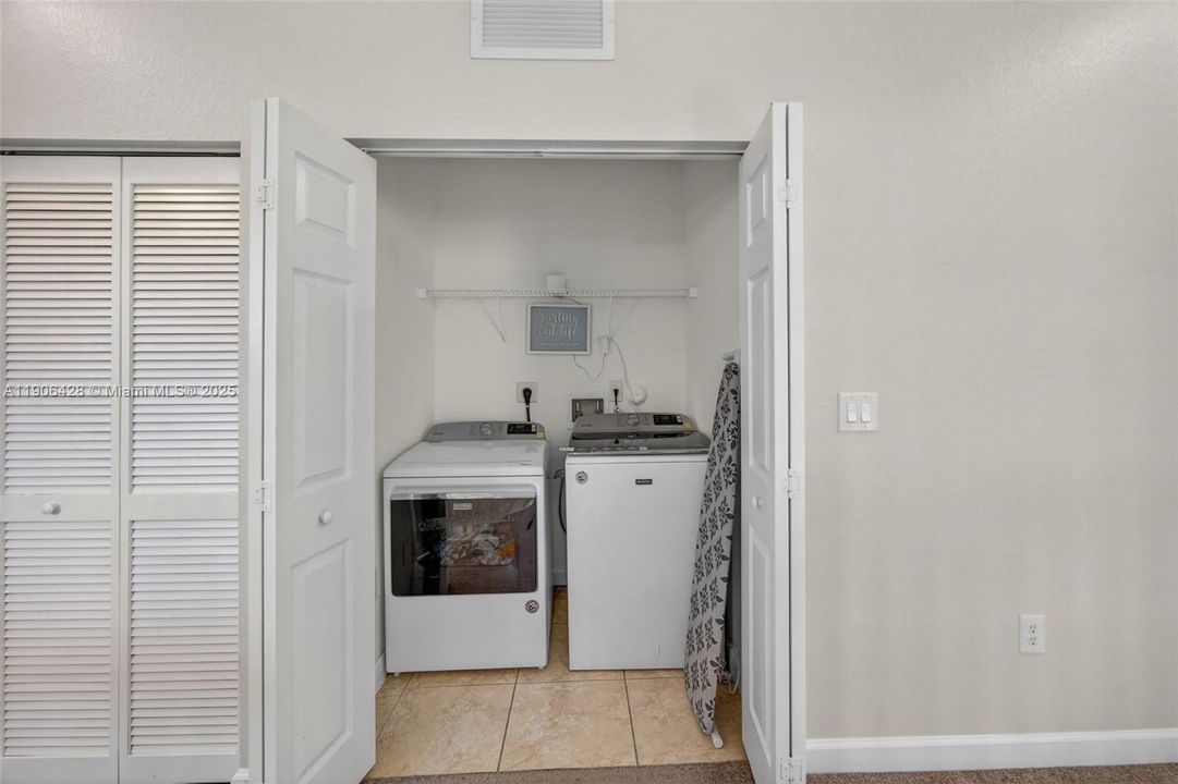 出租: $3,000 (3 贝兹, 2 浴室, 2450 平方英尺)