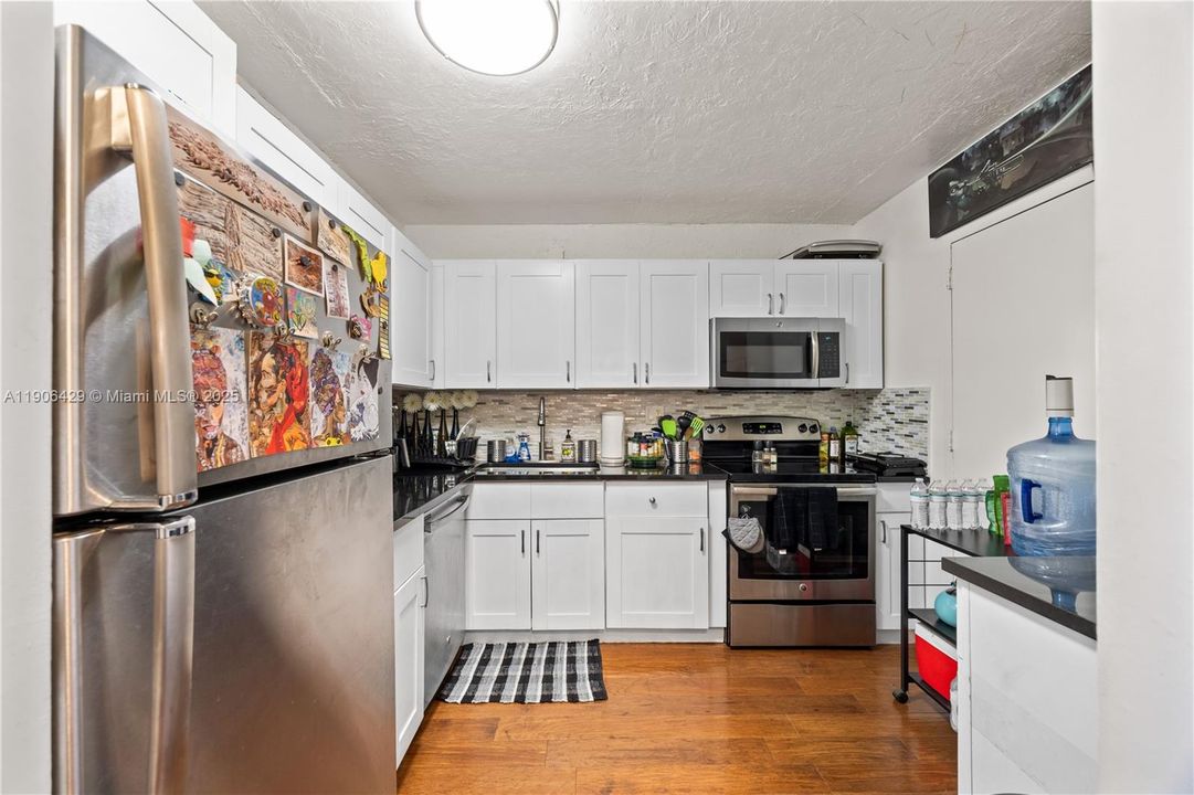 待售: $210,000 (1 贝兹, 1 浴室, 900 平方英尺)