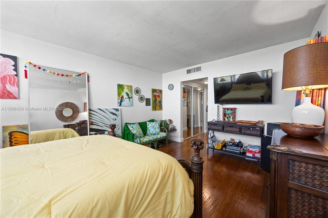 待售: $210,000 (1 贝兹, 1 浴室, 900 平方英尺)