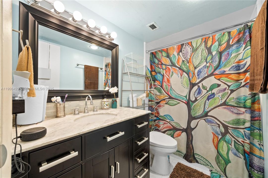 待售: $210,000 (1 贝兹, 1 浴室, 900 平方英尺)