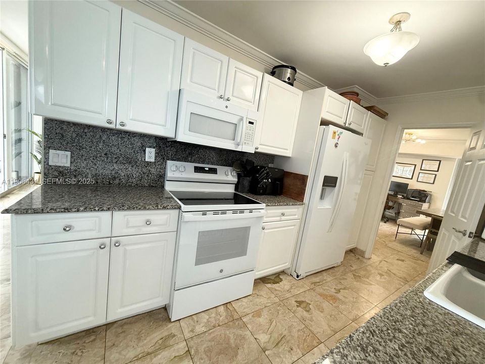 For Rent: $5,500 (2 beds, 2 baths, 1730 Square Feet)