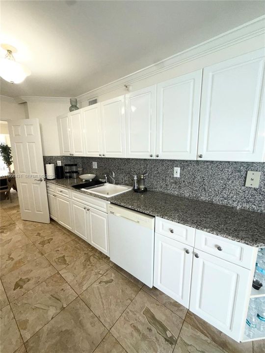 For Rent: $5,500 (2 beds, 2 baths, 1730 Square Feet)