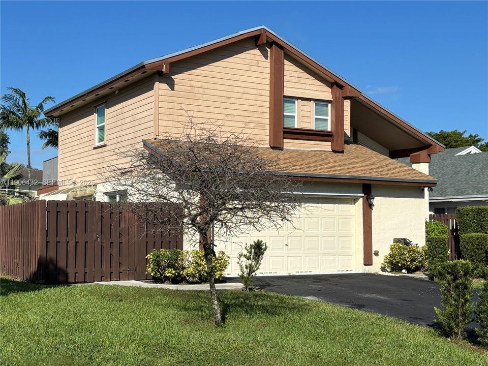 待售: $595,000 (2 贝兹, 3 浴室, 1562 平方英尺)