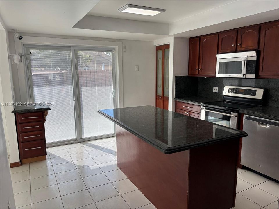 待售: $595,000 (2 贝兹, 3 浴室, 1562 平方英尺)