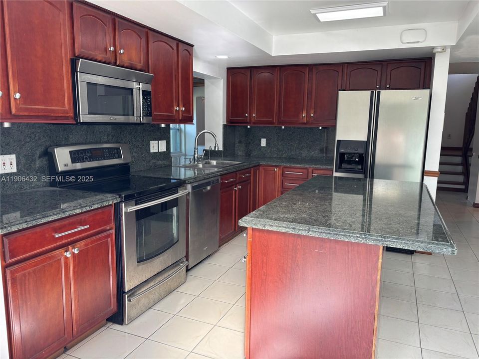 待售: $595,000 (2 贝兹, 3 浴室, 1562 平方英尺)