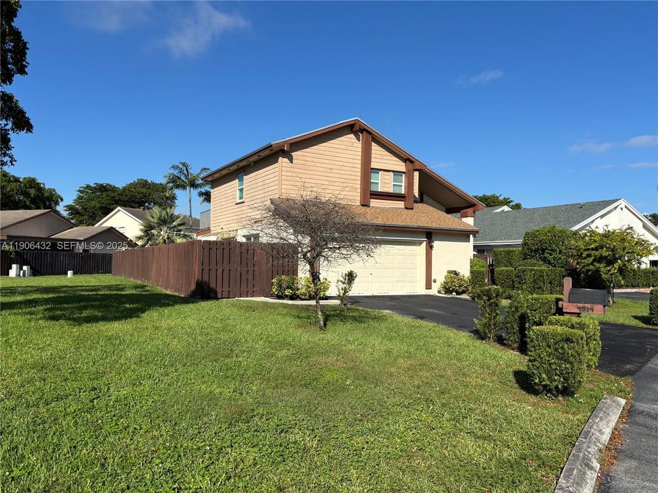 待售: $595,000 (2 贝兹, 3 浴室, 1562 平方英尺)