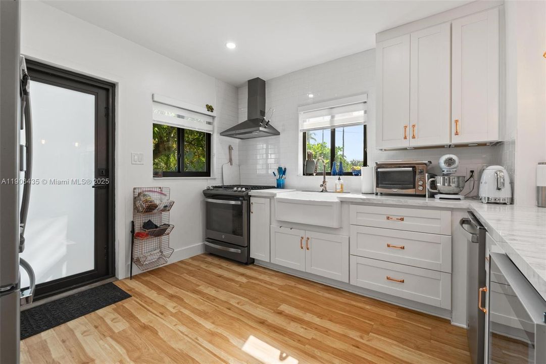 待售: $1,450,000 (3 贝兹, 2 浴室, 1340 平方英尺)