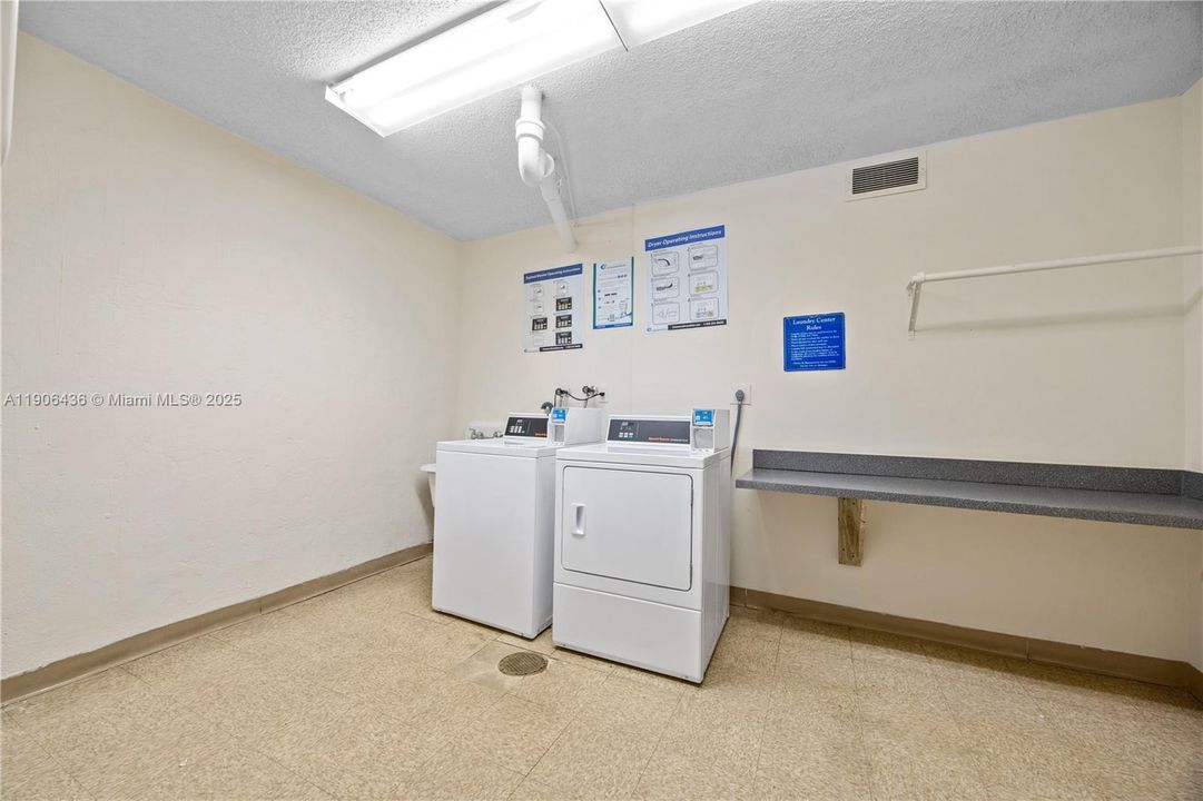 待售: $195,000 (1 贝兹, 1 浴室, 766 平方英尺)