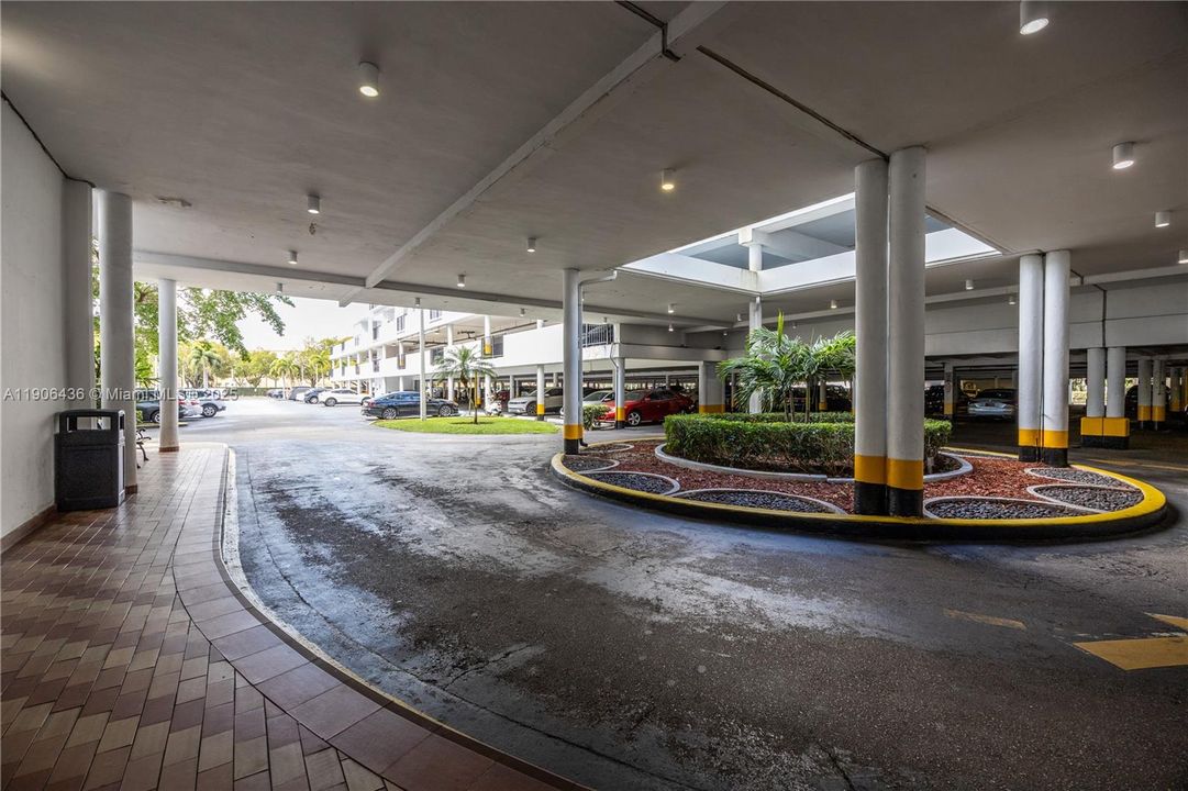 待售: $195,000 (1 贝兹, 1 浴室, 766 平方英尺)