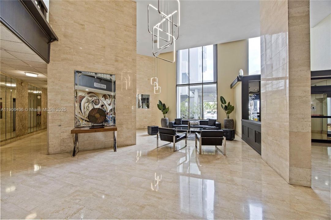 待售: $195,000 (1 贝兹, 1 浴室, 766 平方英尺)