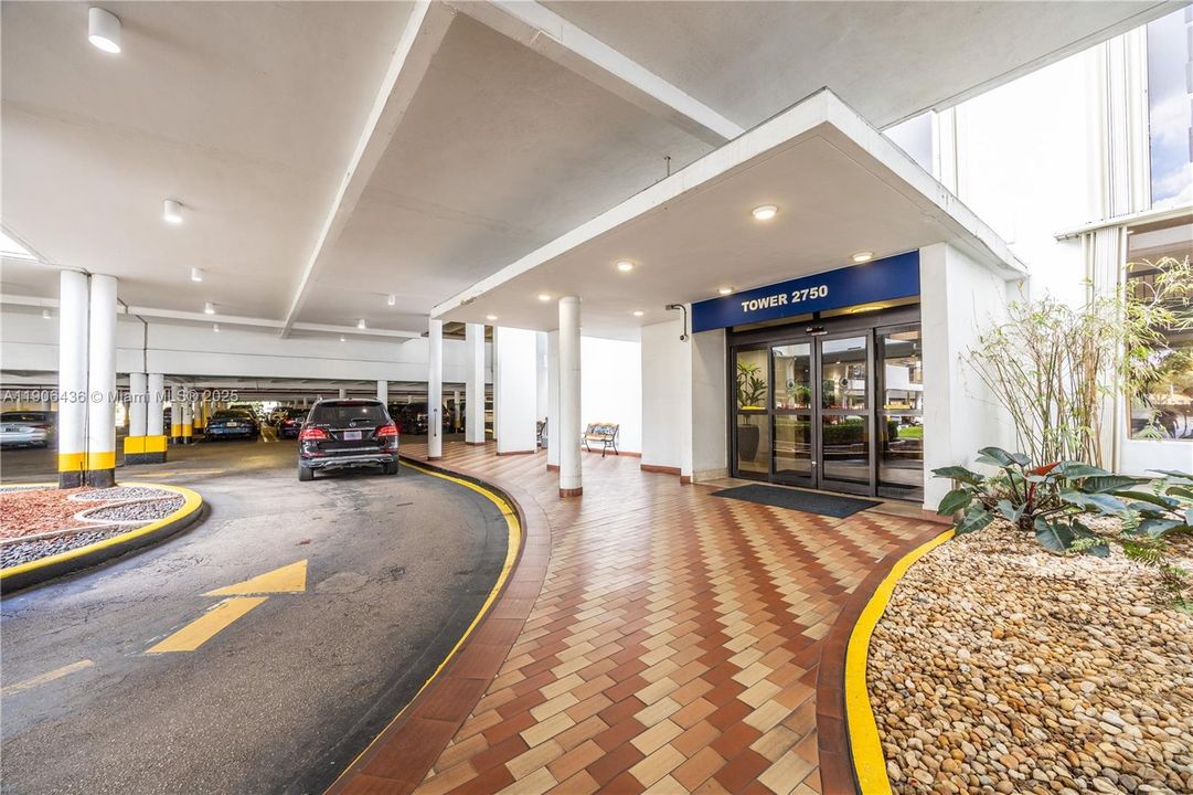 待售: $195,000 (1 贝兹, 1 浴室, 766 平方英尺)