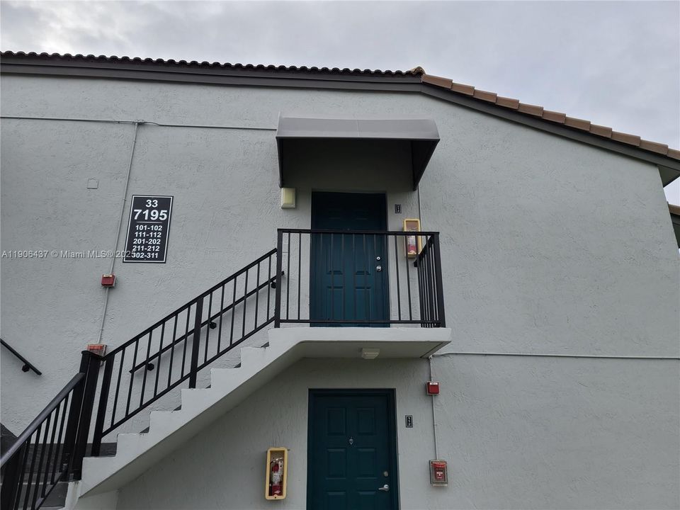 En Venta: $245,900 (2 camas, 2 baños, 883 Pies cuadrados)