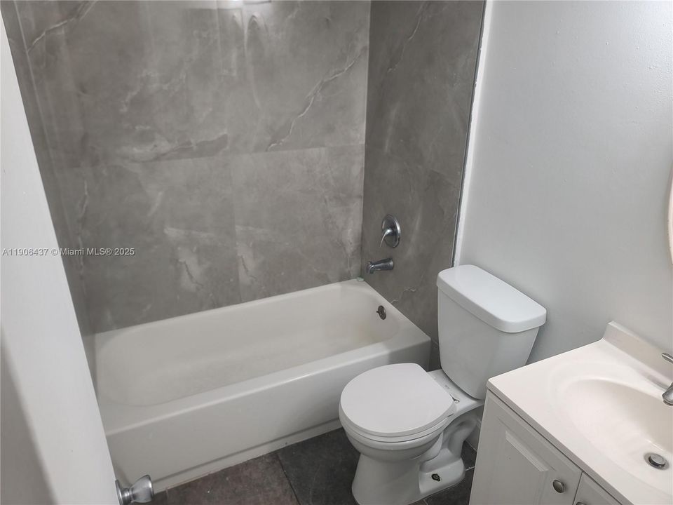 En Venta: $245,900 (2 camas, 2 baños, 883 Pies cuadrados)