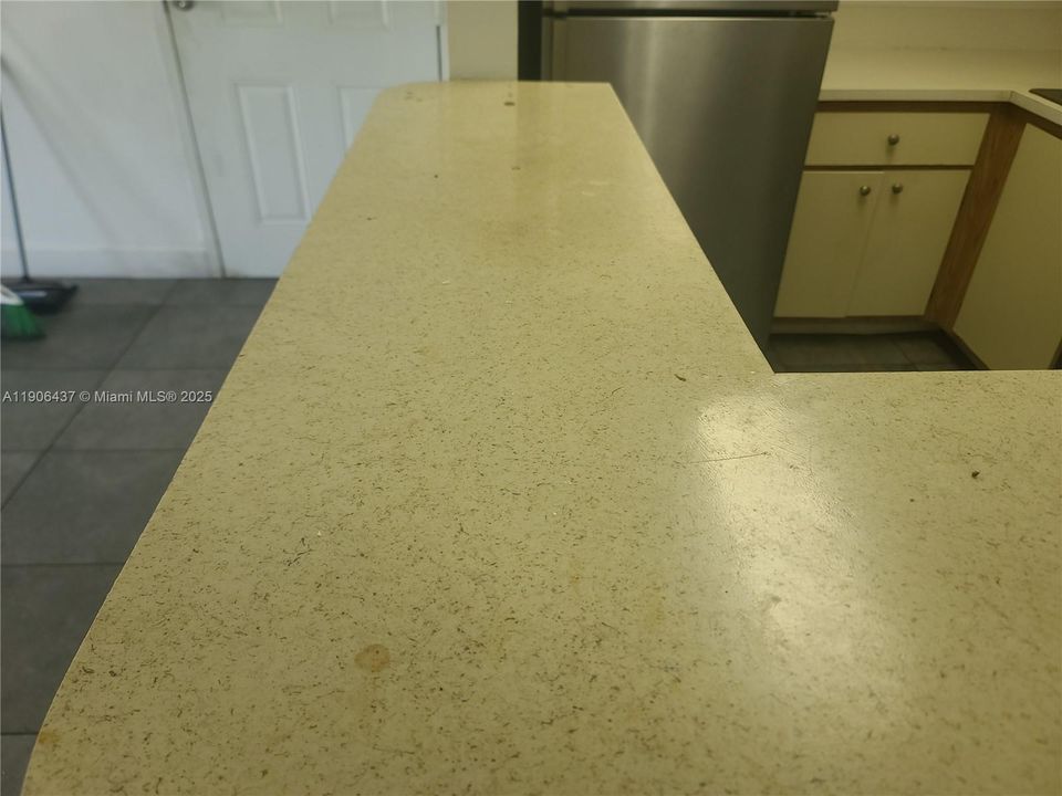 En Venta: $245,900 (2 camas, 2 baños, 883 Pies cuadrados)