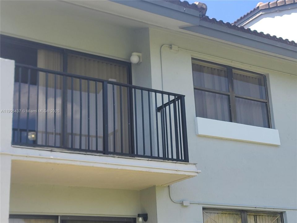 En Venta: $245,900 (2 camas, 2 baños, 883 Pies cuadrados)