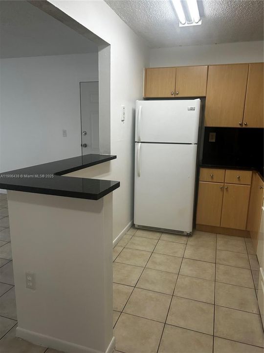 For Sale: $227,000 (1 beds, 1 baths, 679 Square Feet)