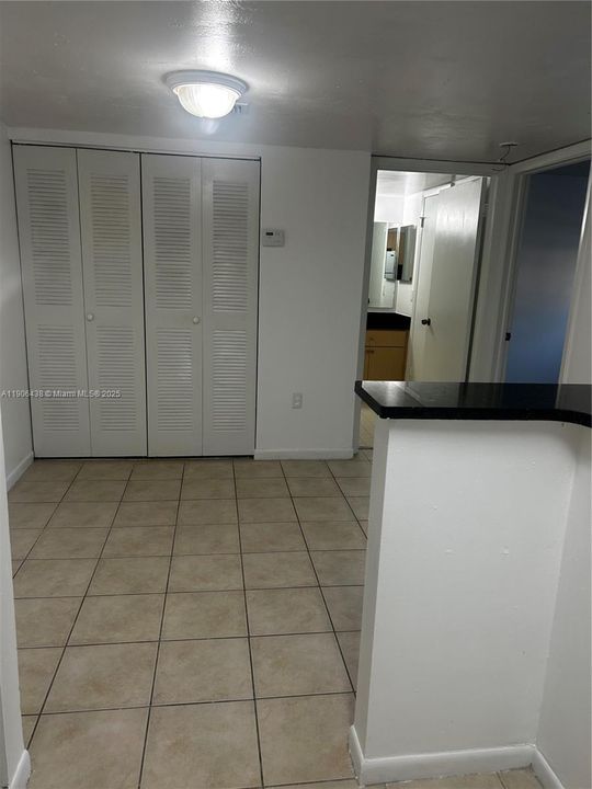 For Sale: $227,000 (1 beds, 1 baths, 679 Square Feet)