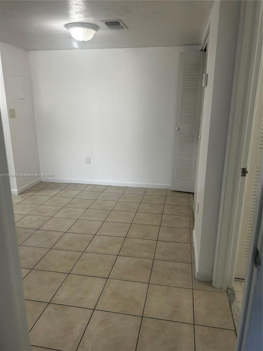 For Sale: $227,000 (1 beds, 1 baths, 679 Square Feet)