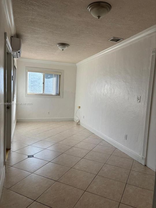 For Rent: $1,550 (1 beds, 1 baths, 1908 Square Feet)